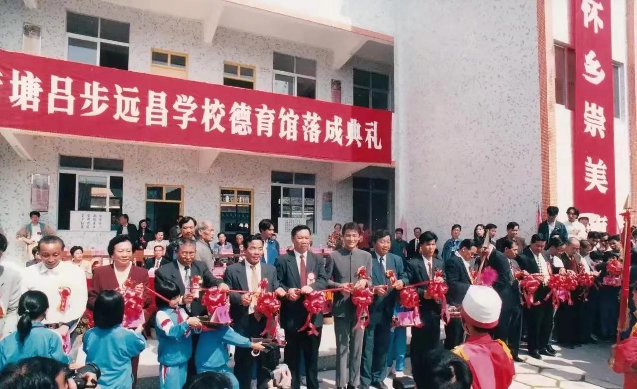 刘德华回乡新会祭祖视频,1997年刘德华荣归故里