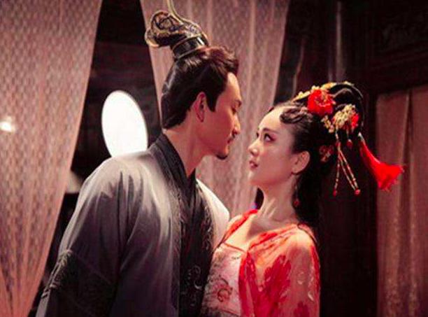 皇帝可以留宿妃子寝宫吗,皇帝出宫宫女们怎么服侍