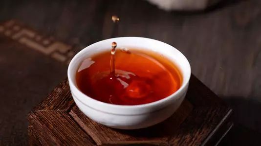 泡红茶的水温及茶水比例,绿茶茶水水温一般以多少度为最佳