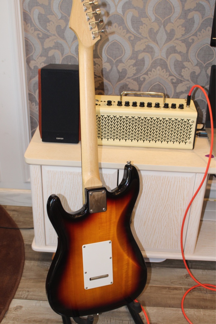 一个没钱的吉他爱好者聊聊他弹过的十几把吉他