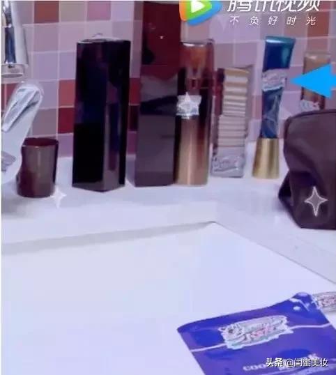 脸怒扎900针成马蜂窝！敷1000块的面膜水晶泡澡！她让我见了世面