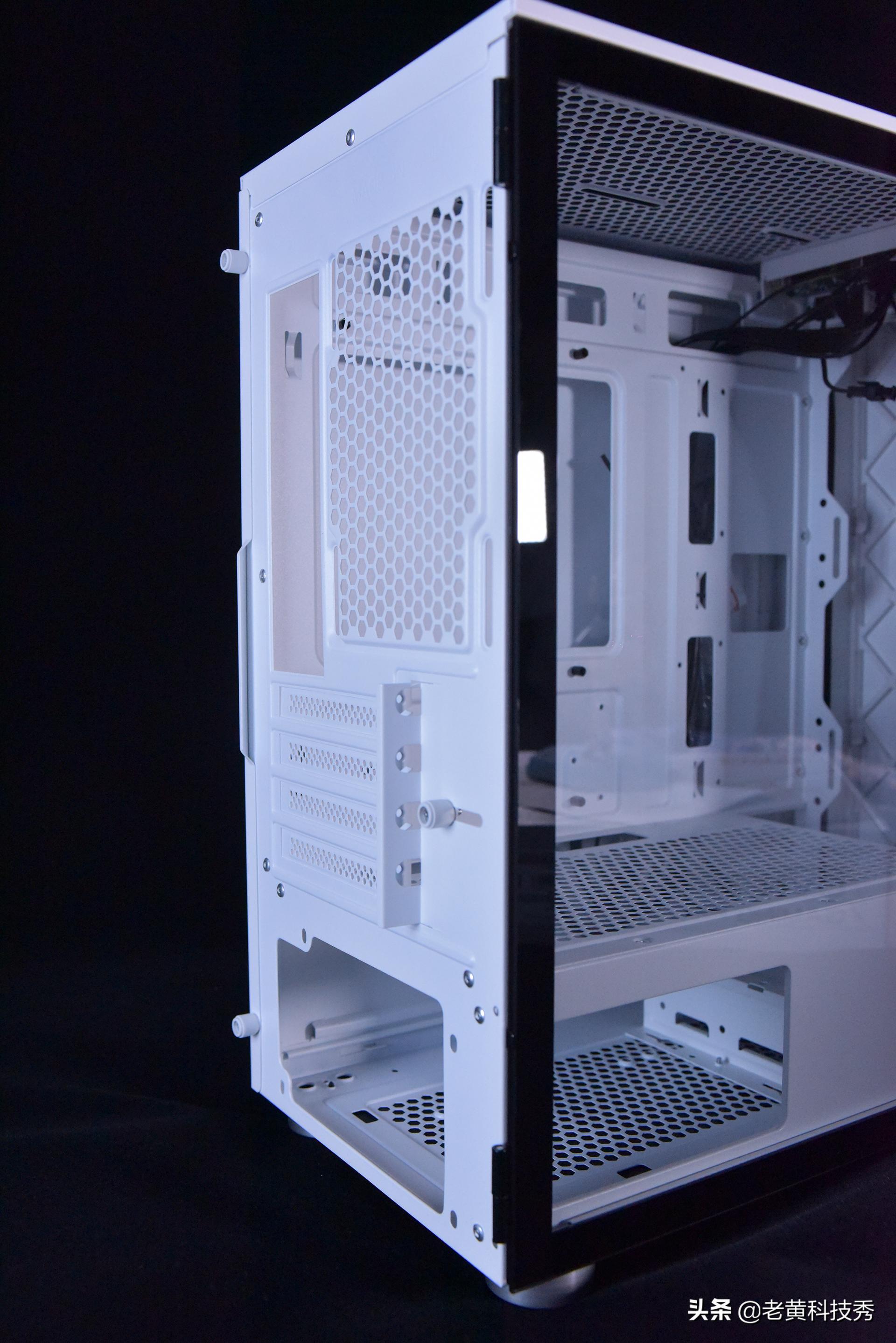 白色主机无显卡搭配,纯白主机配黑机箱