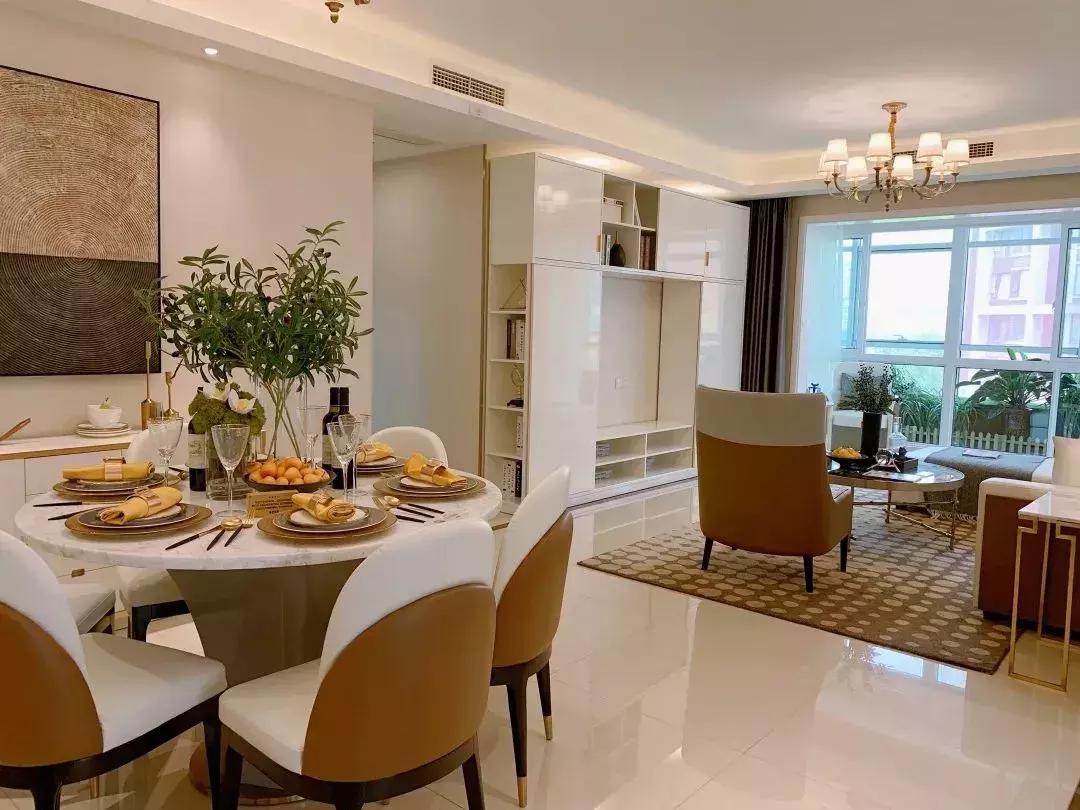 单价9000地铁口湖景住宅,单价1w买地铁精装房