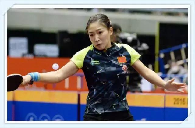 乒乓球中双手交叉发球是什么发球,乒乓球发球规则必须对角线发球吗