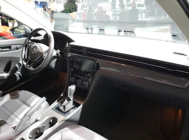 帕萨特有搭载at变速箱的吗,全新一代帕萨特采用怀挡吗