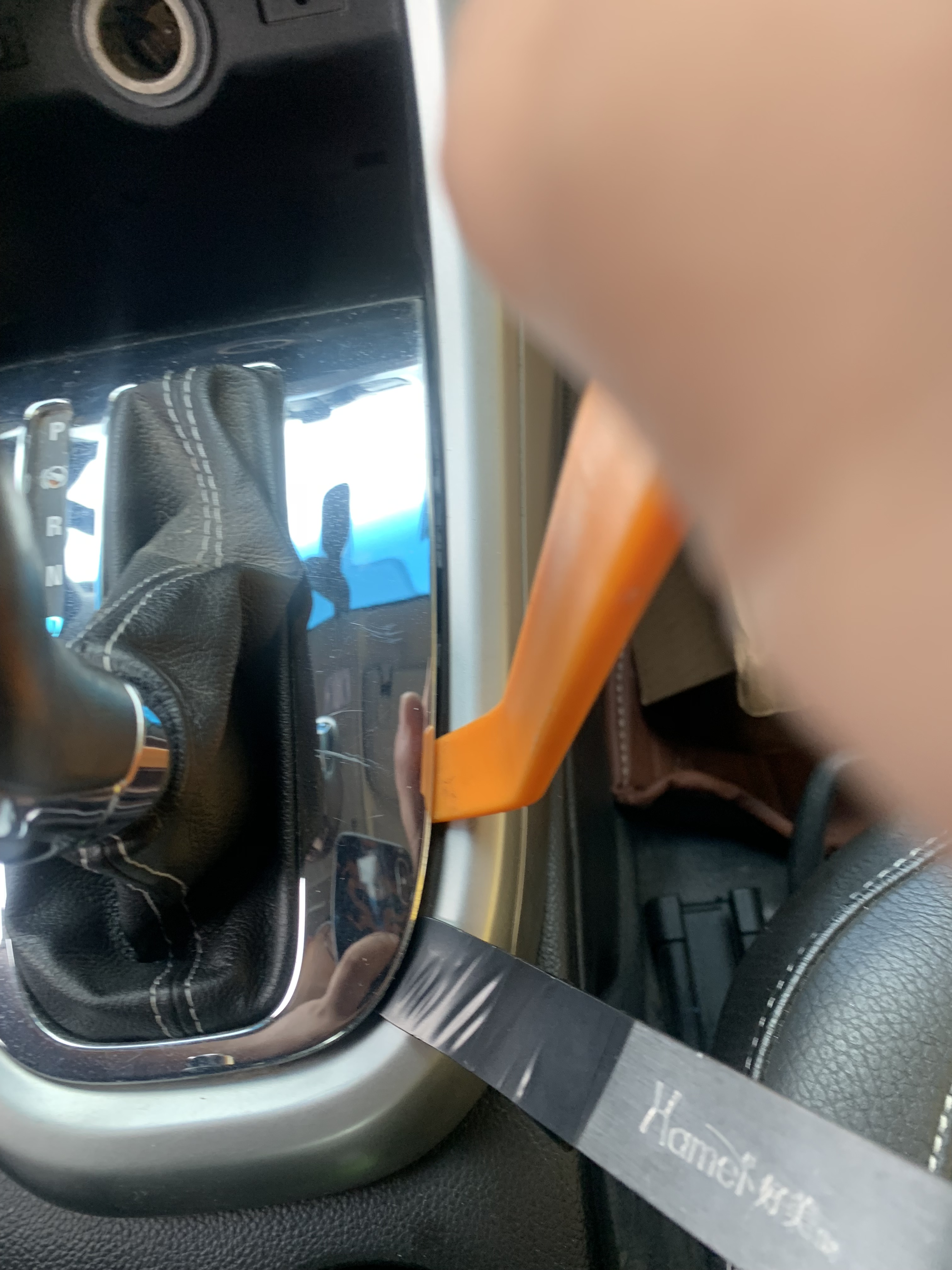 自己动手更换别克英朗挡把,别克英朗改装横屏导航