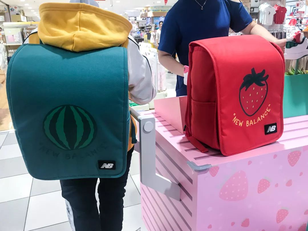 200-500儿童书包,儿童书包买轻便的还是减压的好