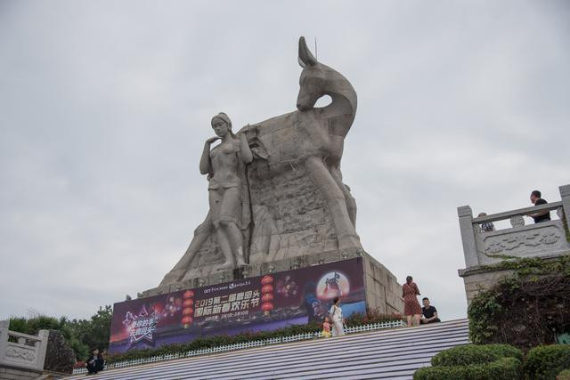 三亚哪里的海景最美,三亚的海边夜景真的很美