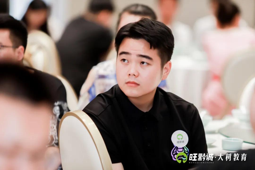 奖学金颁奖典礼完满结束主持稿,考试表彰大会进步奖怎么才能拿到