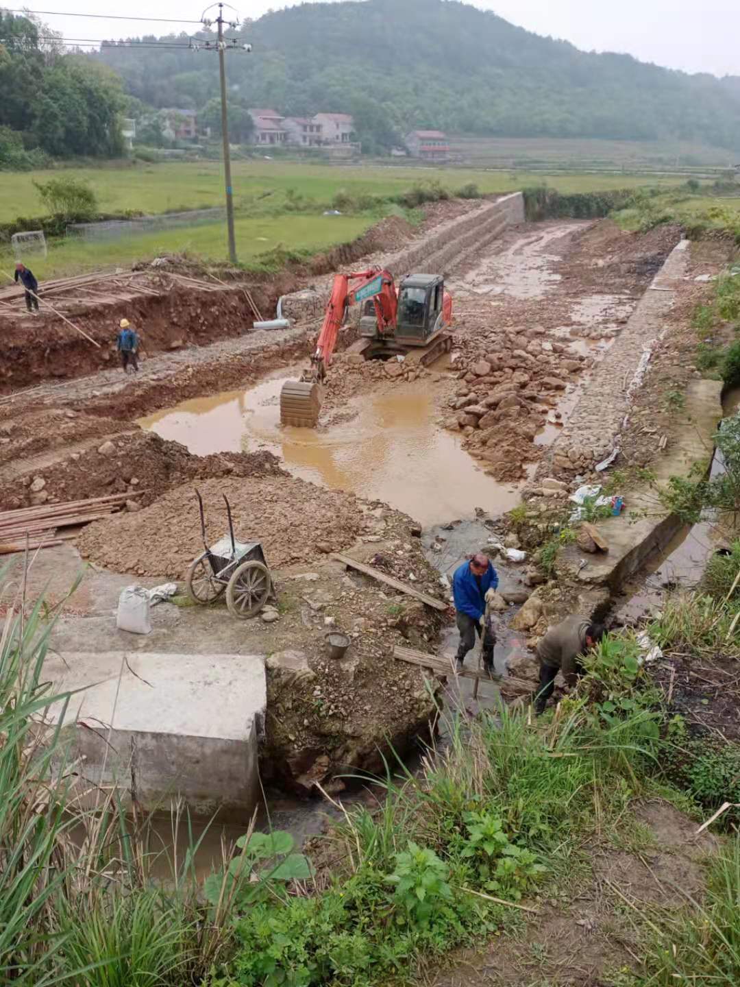 承包土地种地赚钱吗,在农村承包土地种地赚钱吗