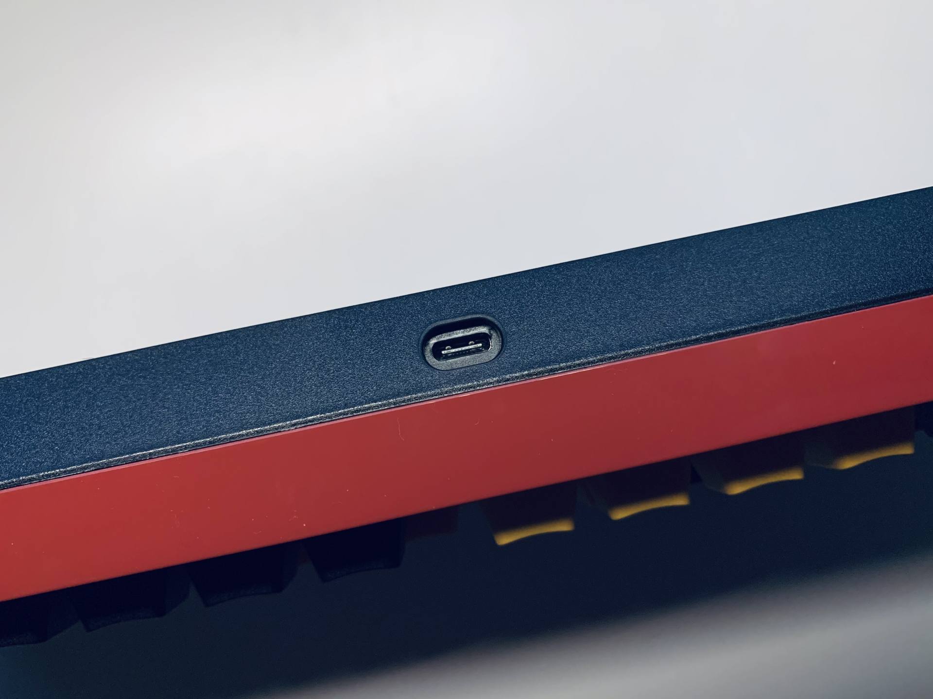 送媳妇爱你3000遍，G521钢铁侠版机械键盘开箱