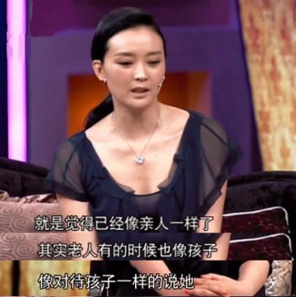 给婆婆洗脚被婆婆脚踢倒,给婆婆洗脚还被打