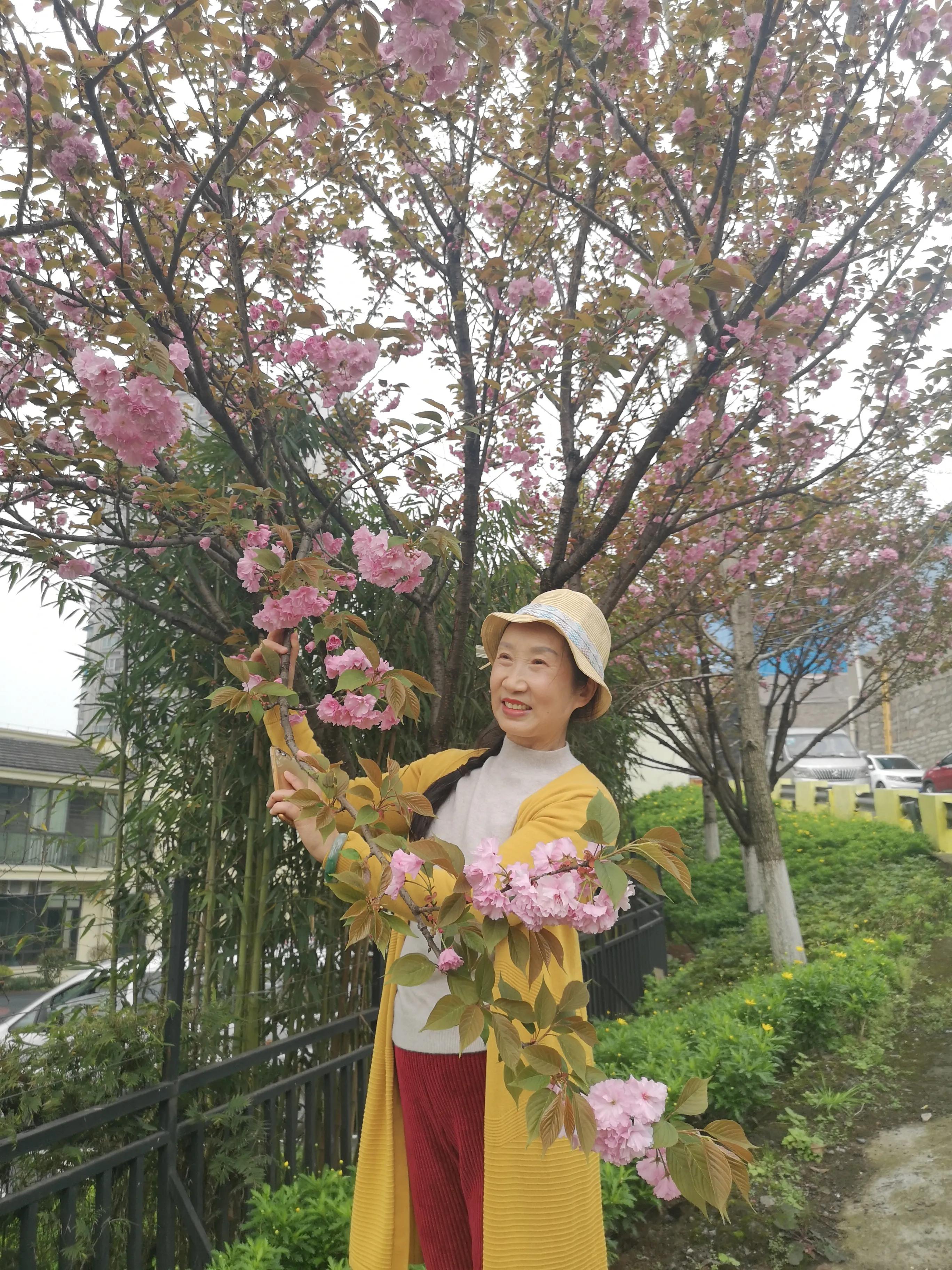 春游和姐妹踏青,春游踏青姐妹拍照