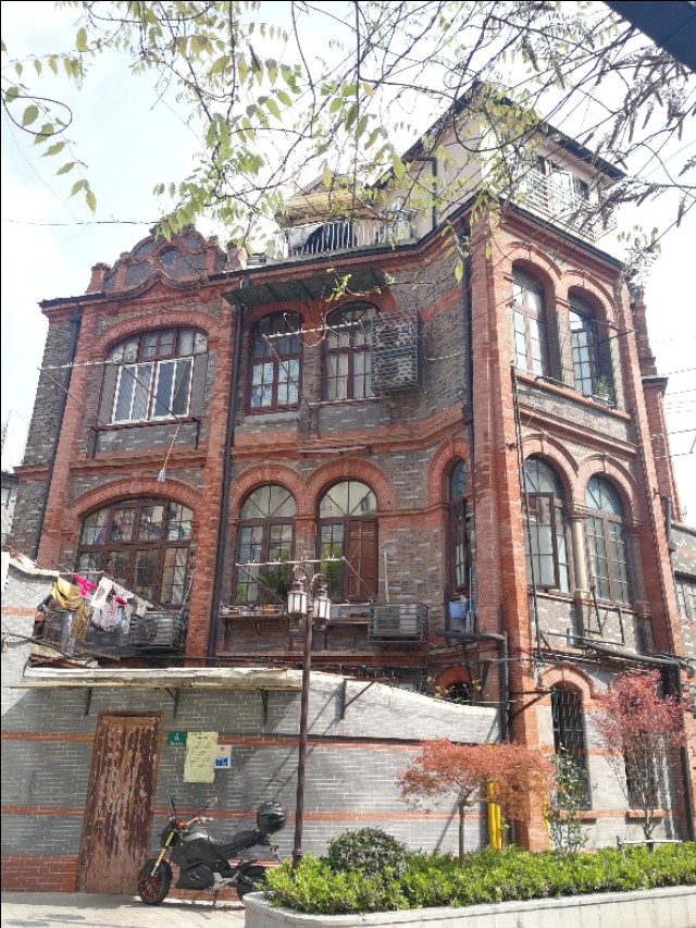 烟火气掩映下的昆山花园路