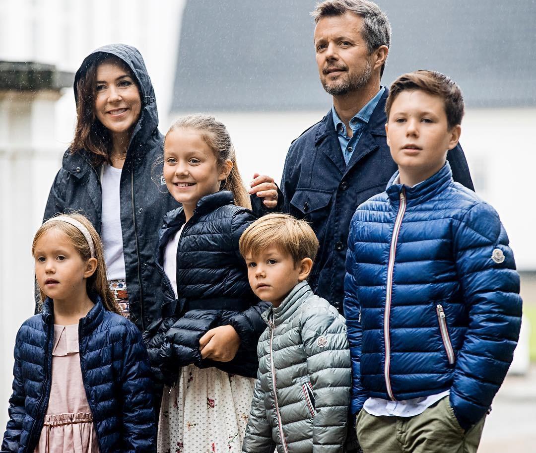 moncler羽绒服上万值不值,moncler盟可睐羽绒服款式