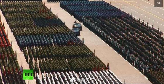 老兵视野:俄军阅兵坦克碾坏莫斯科街道没那么尴尬,这是无解难题