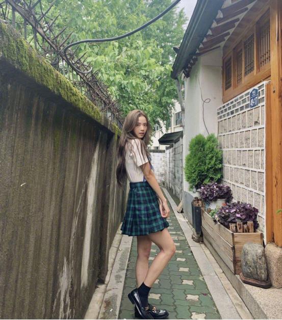 迪奥为什么对金智秀那么好,迪奥大使金智秀