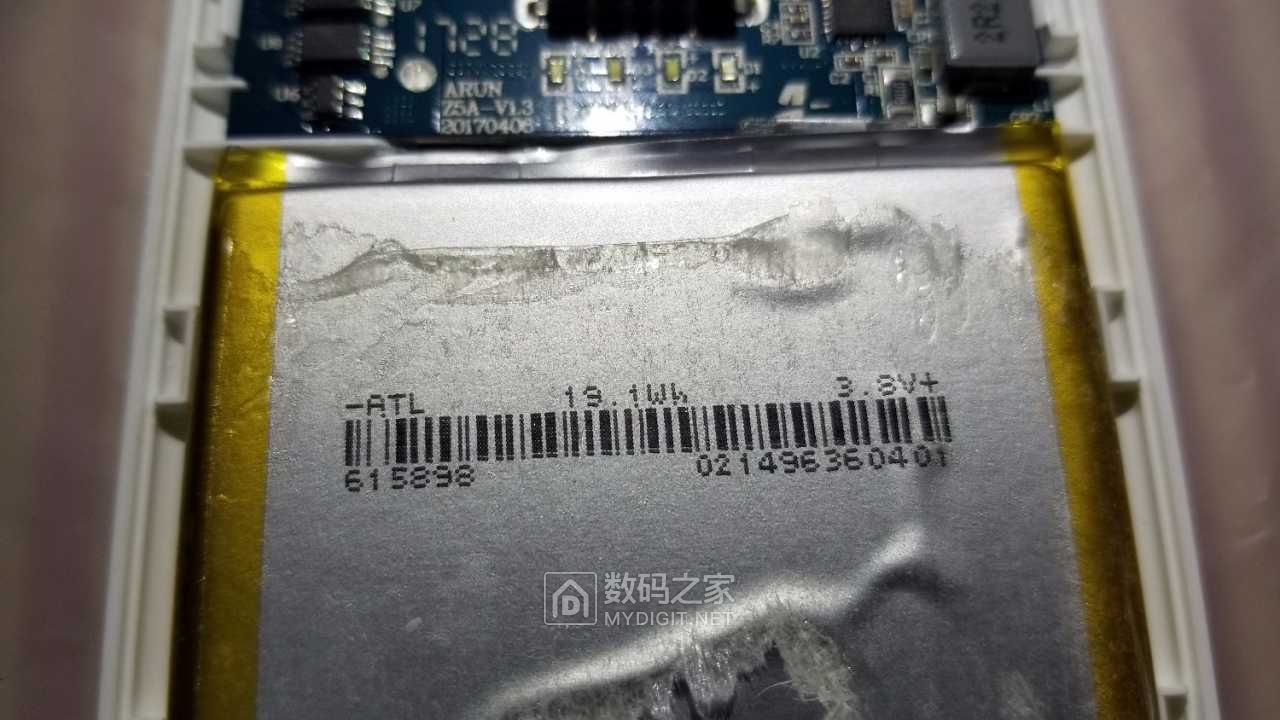 开箱拆解售价29.9元的ARUNZ5A5000mah轻薄移动电源真的值了