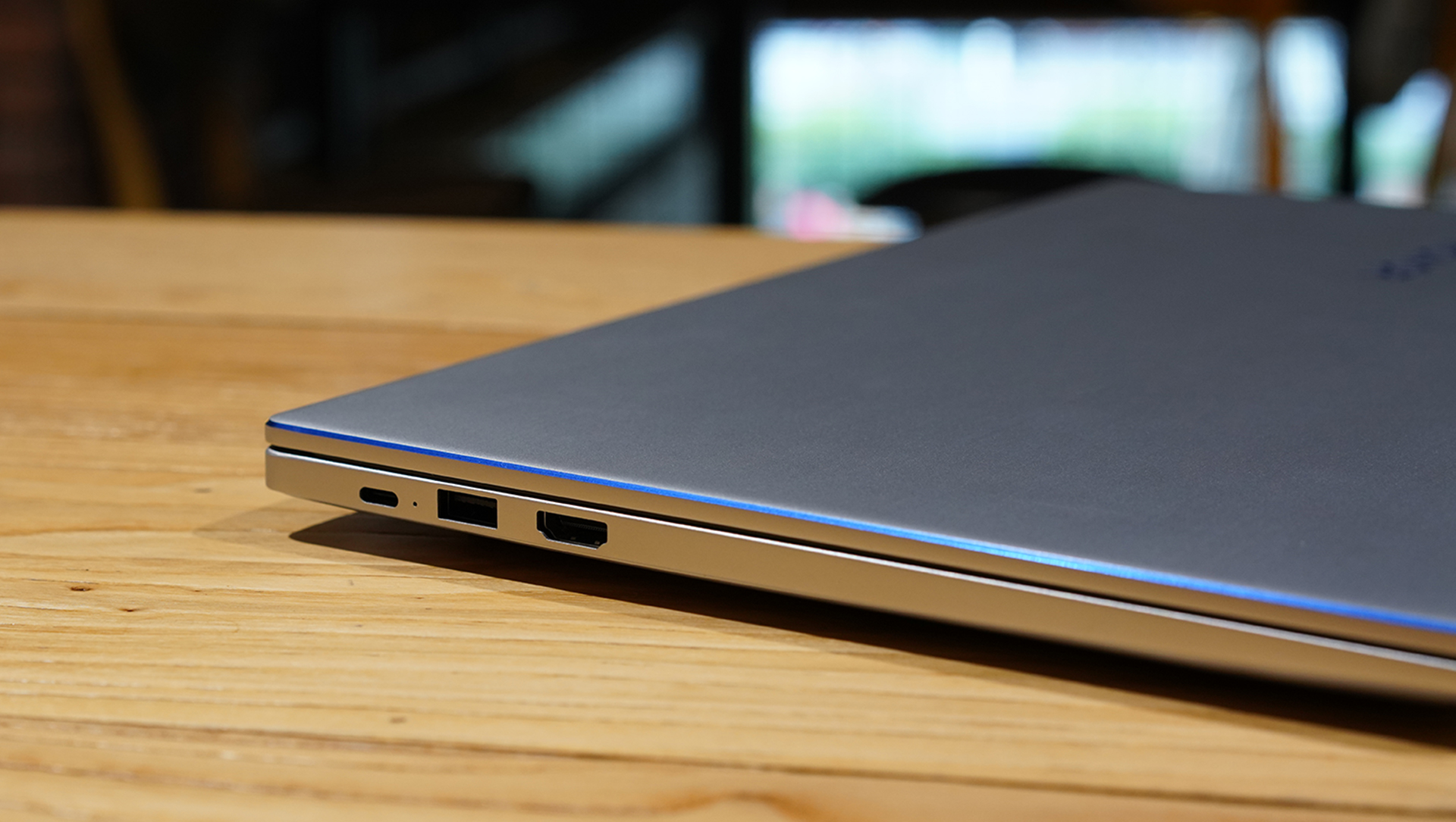 荣耀4000左右的手机全面屏 (荣耀新本高配)