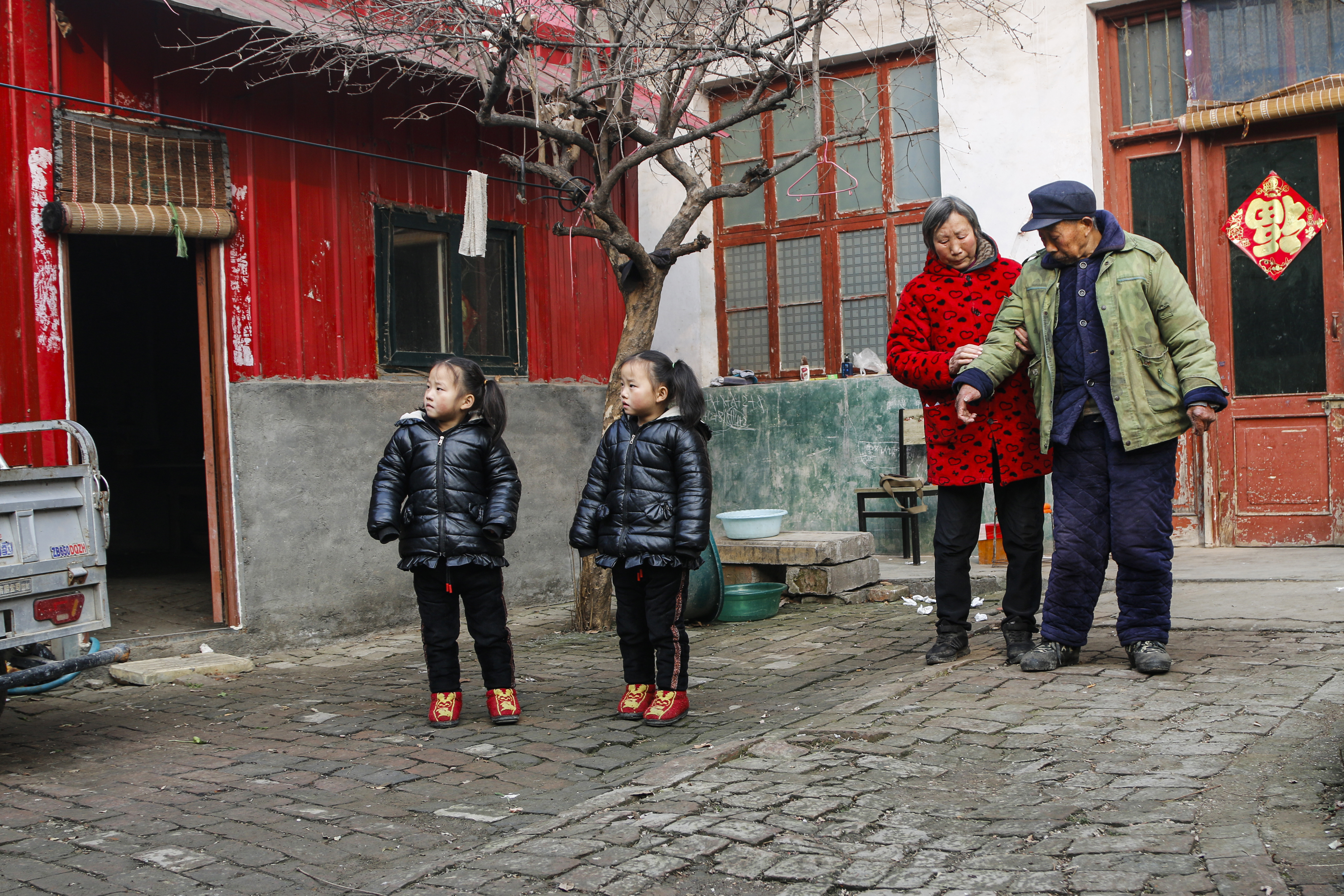 女子患绝症临终不舍孩子,女子面临癌症晚期欲放弃