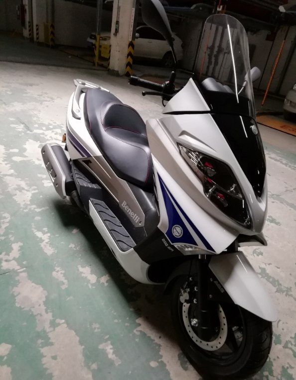 提贝纳利银刃250，售价2万3，刹车疲软，提速如绵羊，后视镜缩水