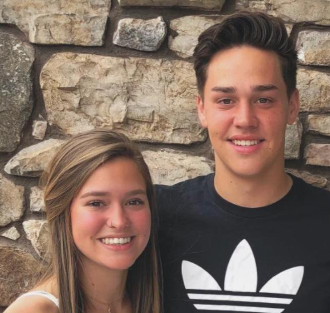 十九岁网红男孩NoahBeck首次登上高端时尚杂志封面