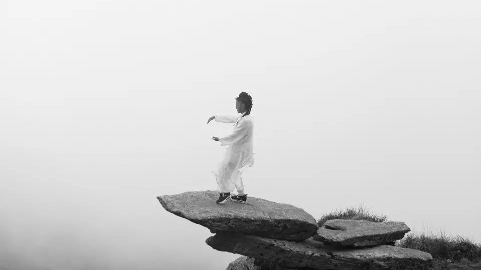 顶天立地站桩的功效,顶天立地站桩