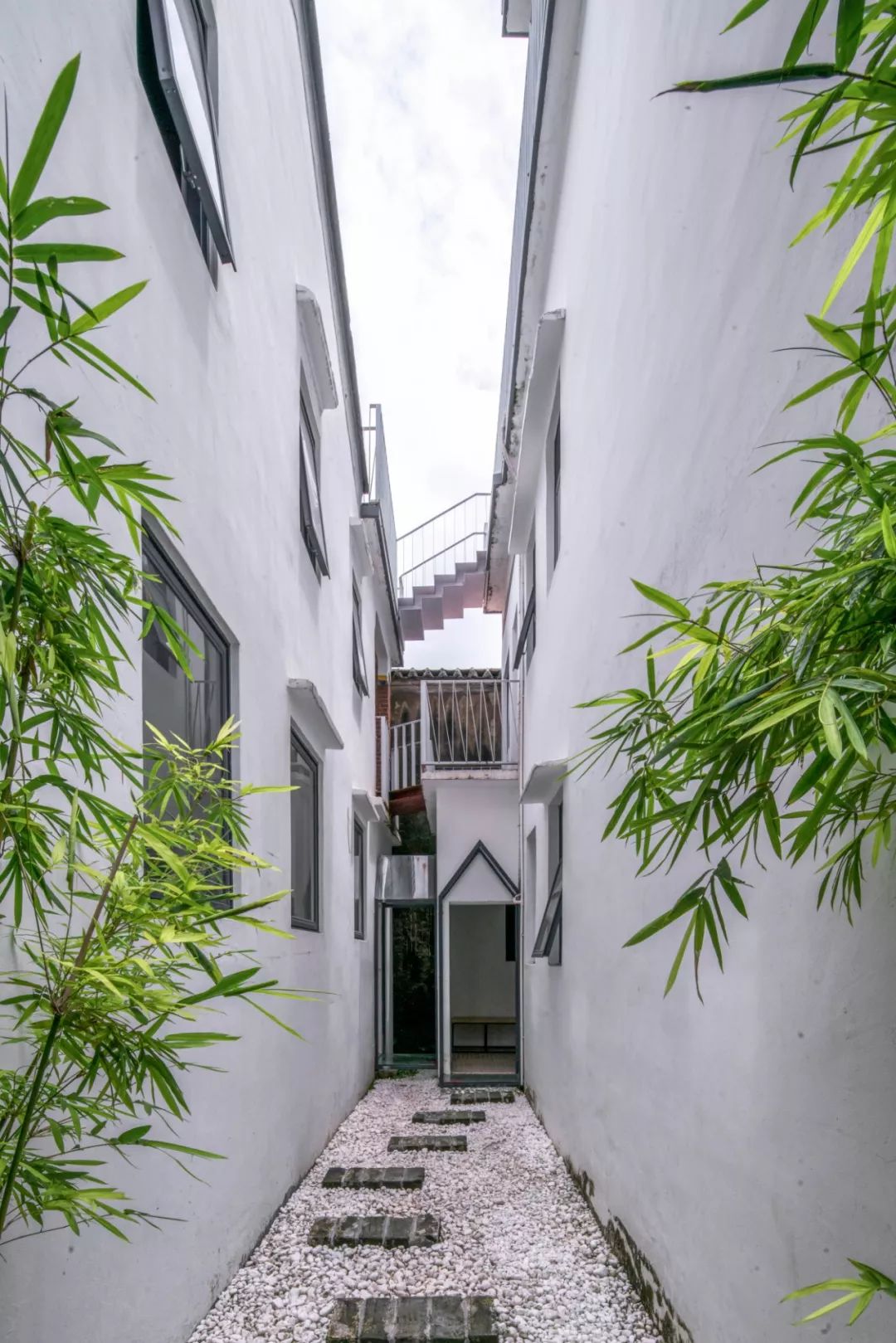 居民楼旧房改造成民宿风格,爆改旧楼成民宿