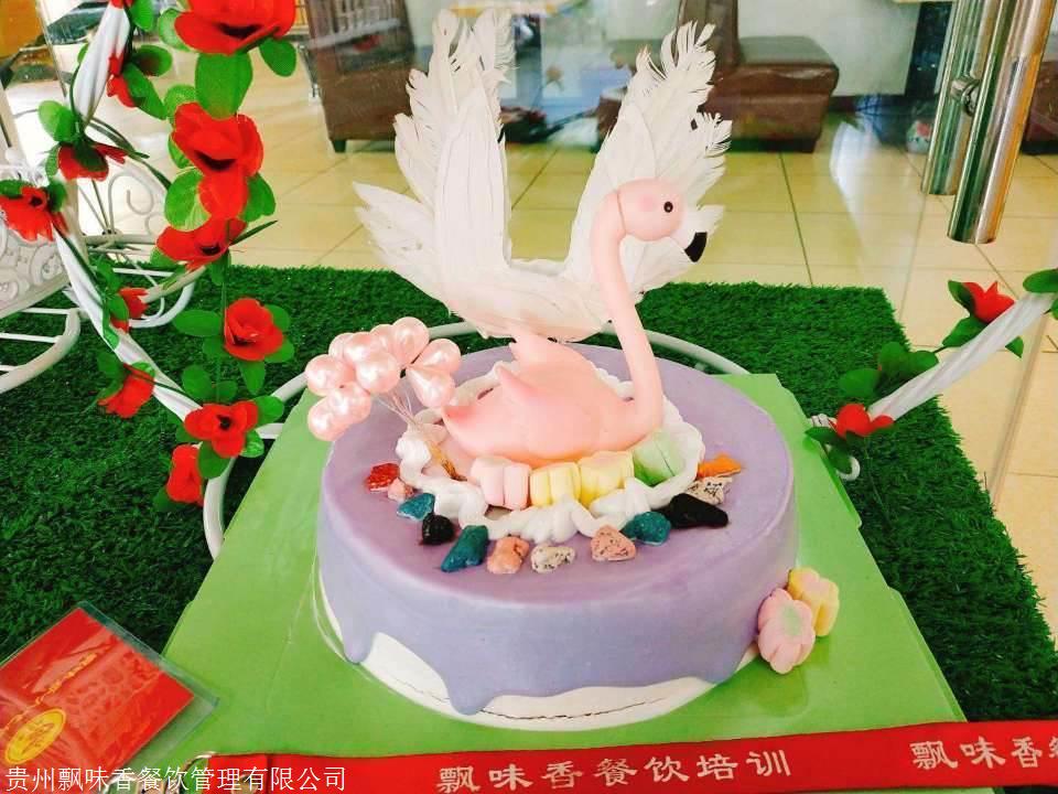 贵阳蛋糕裱花培训班哪里学,昆明韩式裱花蛋糕培训