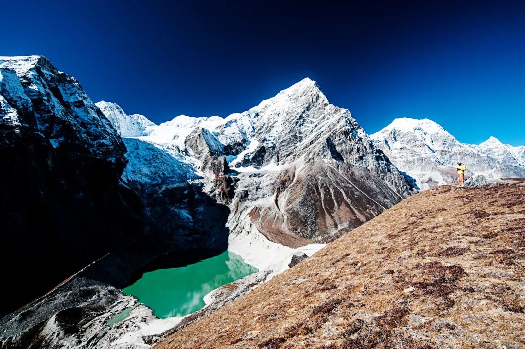 没时间废话了,快去希夏邦马