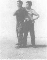 警用防暴棍和匕首警拳,警用防暴橡胶棍杀伤力