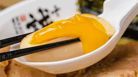 生鸡蛋能生吃吗,生鸡蛋能吃吗迷信说法