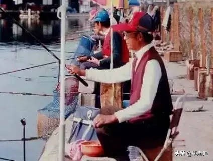 老者执仗“伊豆”，少年清风两“袖”！从用钩习惯看垂钓观念差异