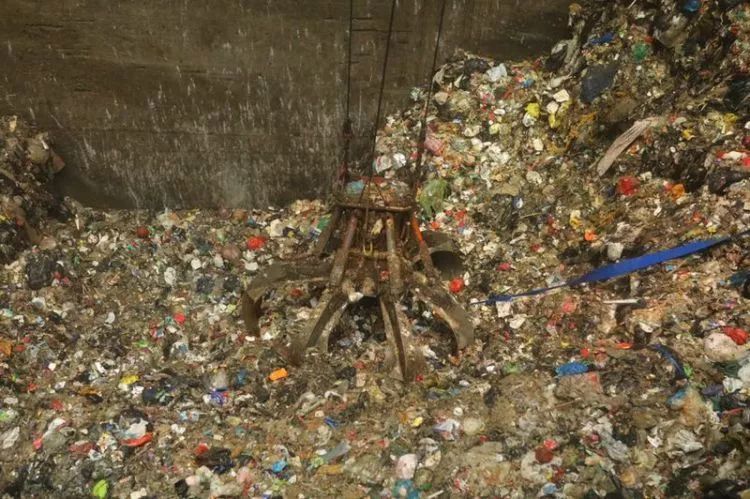 如果家家都能把垃圾分到位,《烈火英雄》里的消防员可能不会牺牲