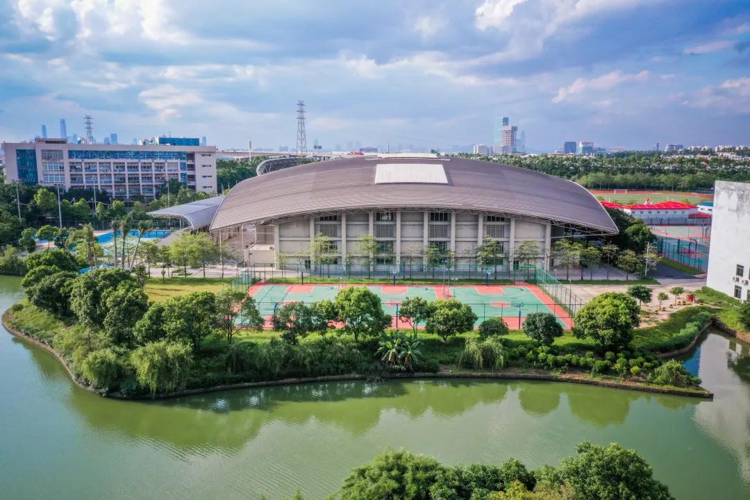 占地面积超过三千亩的大学校区,占地3000平方米学校