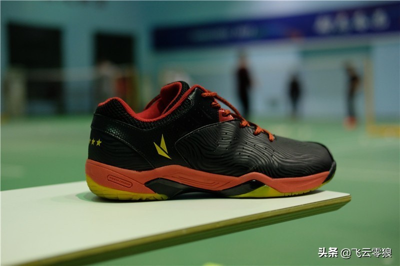 中羽高评分的羽毛球鞋,羽毛球鞋初学者推荐评测