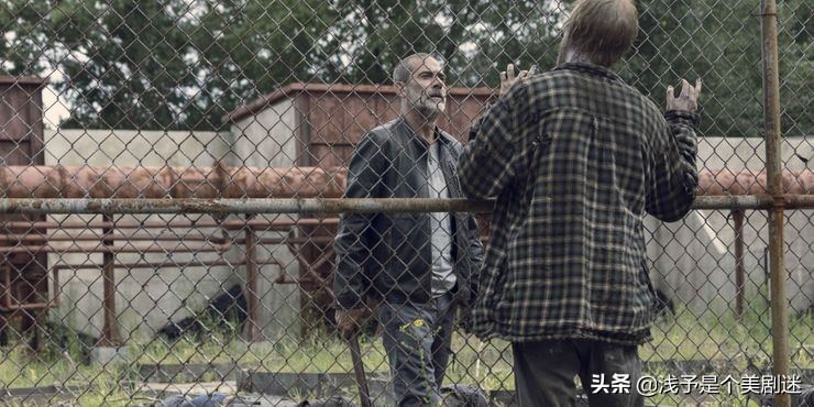 《行尸走肉》：丧尸不吃不喝能活多久？丧尸为什么不会相互攻击？