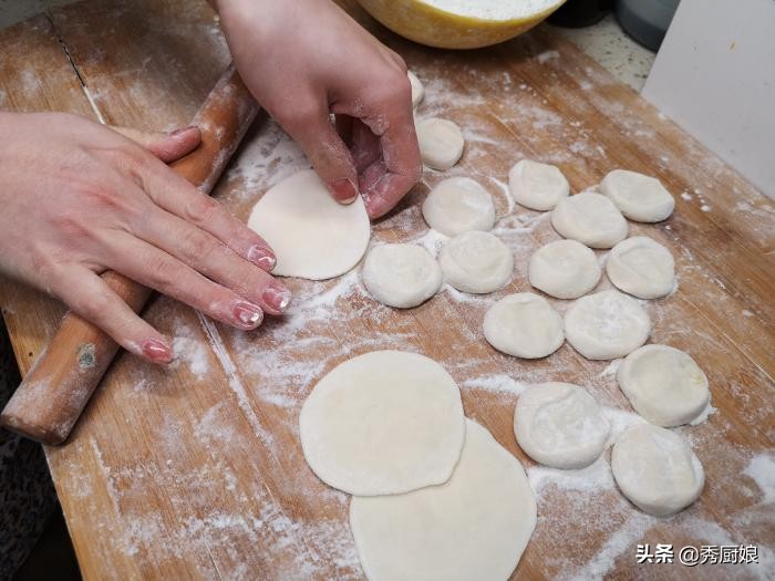烫面温水面和冷水面的区别,发面时面和碱水比例