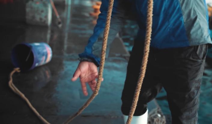 2010年,33人出海钓鱿,却只回来11人,他们经历了什么?