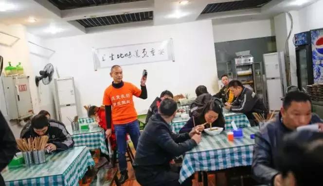 亿万富翁捡垃圾,亿万富翁捡垃圾完整视频