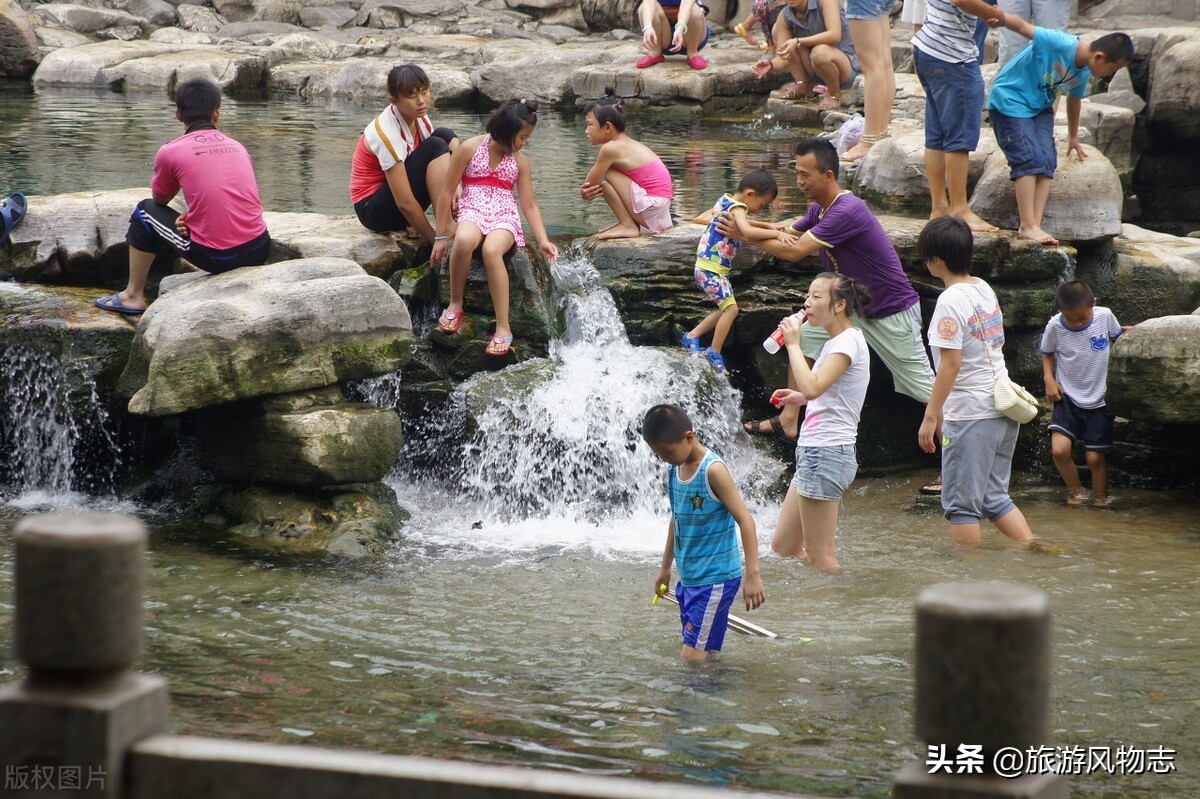 济南的趵突泉有什么特点,济南为何那么多泉水