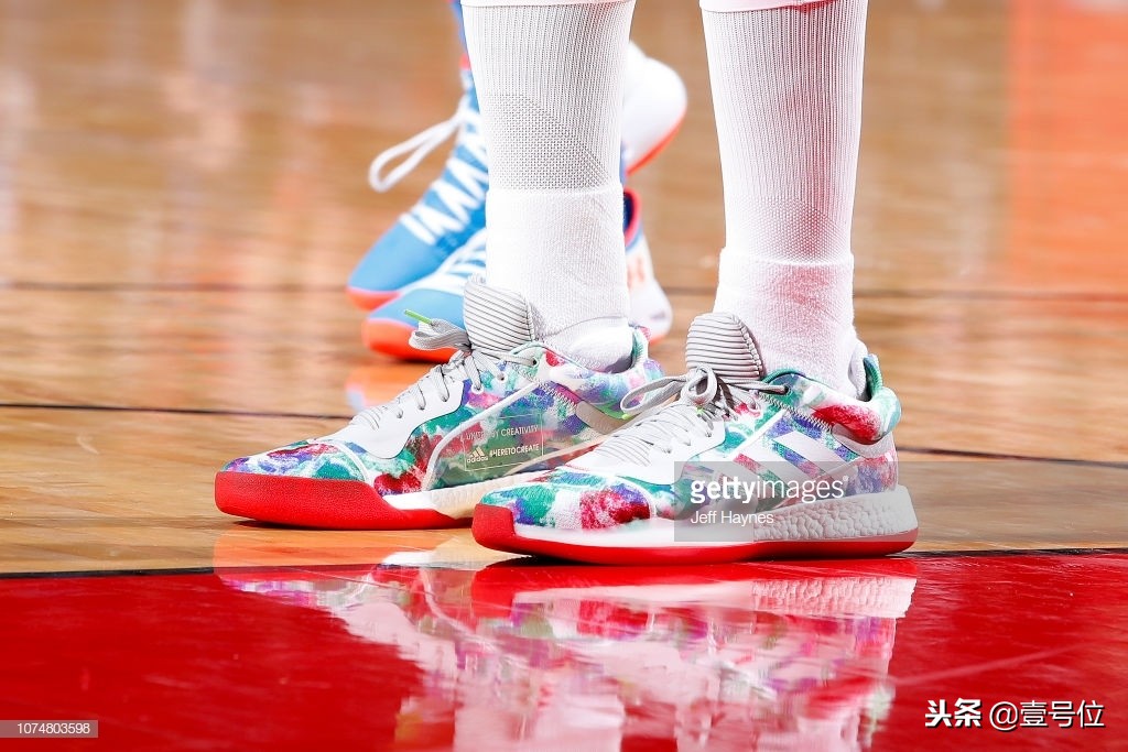 2018年圣诞大战詹姆斯穿的球鞋,2018年都有哪些经典球鞋