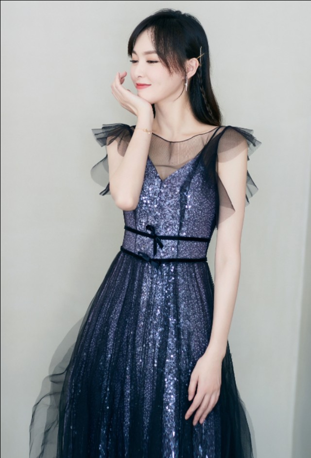 唐嫣的半透视礼服,尽显火辣身材,罗晋真的太有福气了!