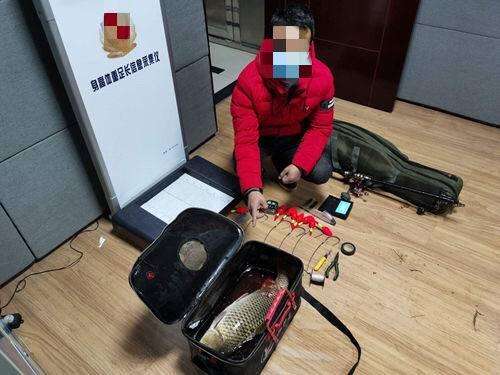 大快人心，“可视锚鱼”的*力暴**捕鱼方式，在长江被捕