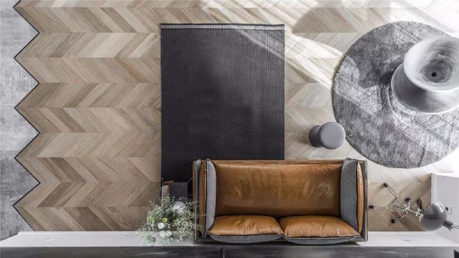 330㎡跃层,还附带阁楼,难怪朋友说像别墅,太大气了!尤其客厅