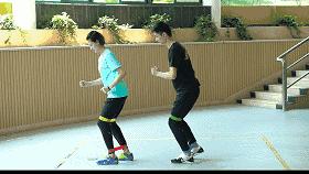 打羽毛球前热身动作防止膝盖受伤,跑步前保护膝盖热身运动视频