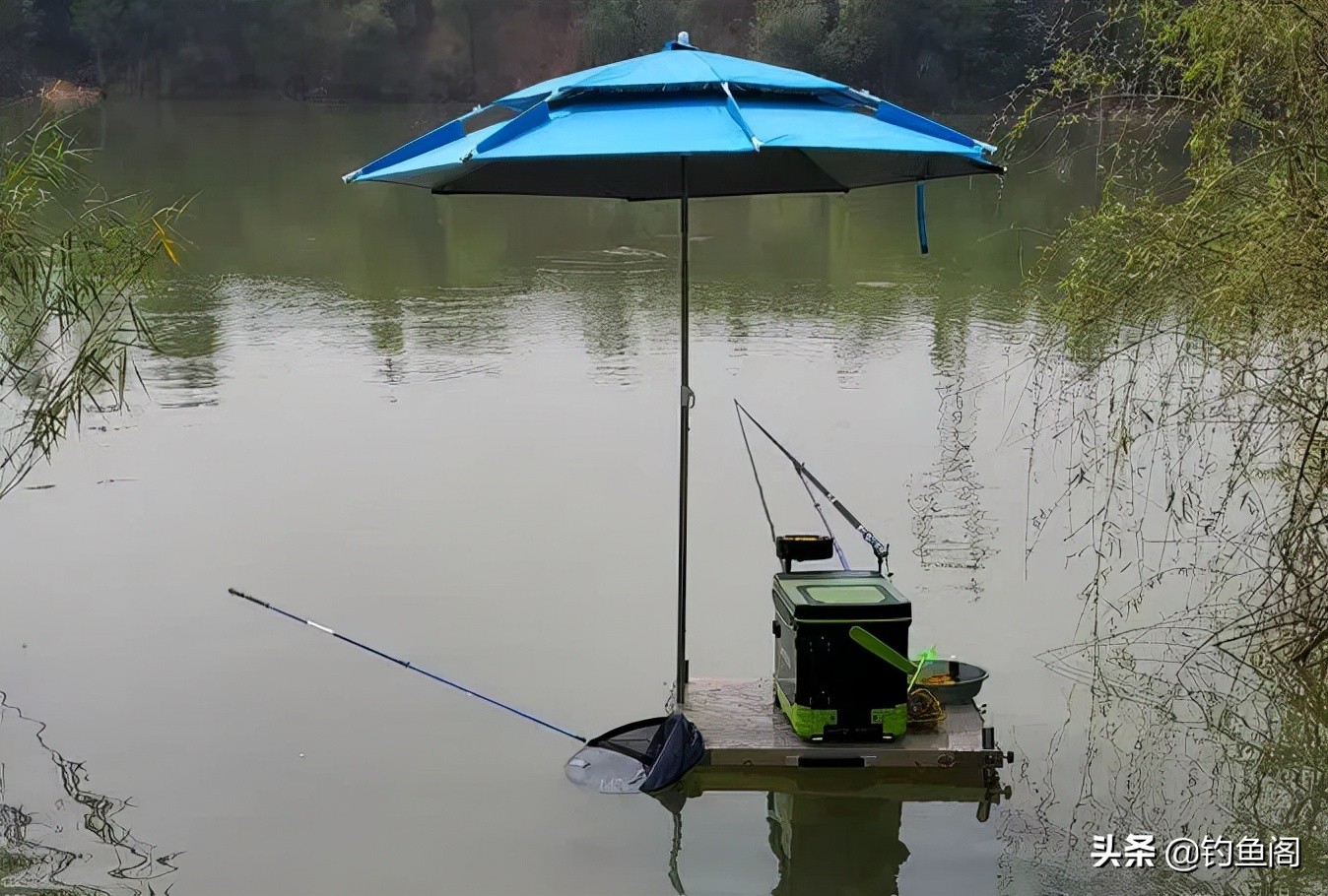 野钓买个钓台有必要吗,花几百买鱼竿钓小鲫鱼值得吗