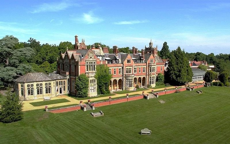 萨里沃特福德主教练,萨里郡大学