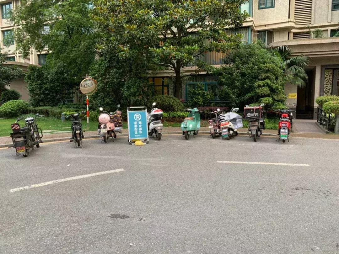 我叫雅居乐花园，我只想做个安安静静的*男美**子