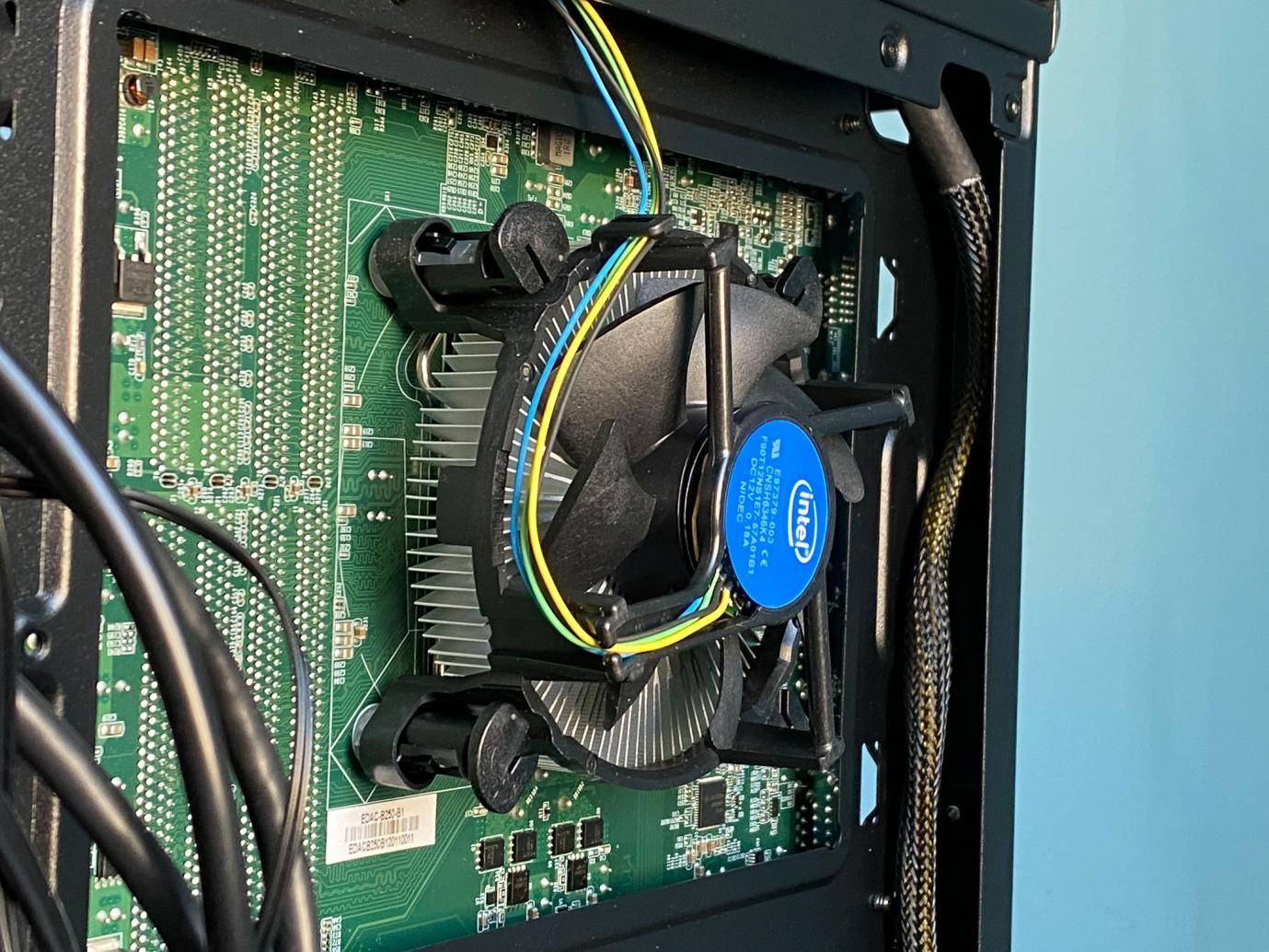 cpu安装在主板上还能拿下来吗,电脑换了主板和cpu需要重装系统吗